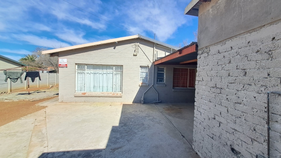 11 Bedroom Property for Sale in Brandwag Free State